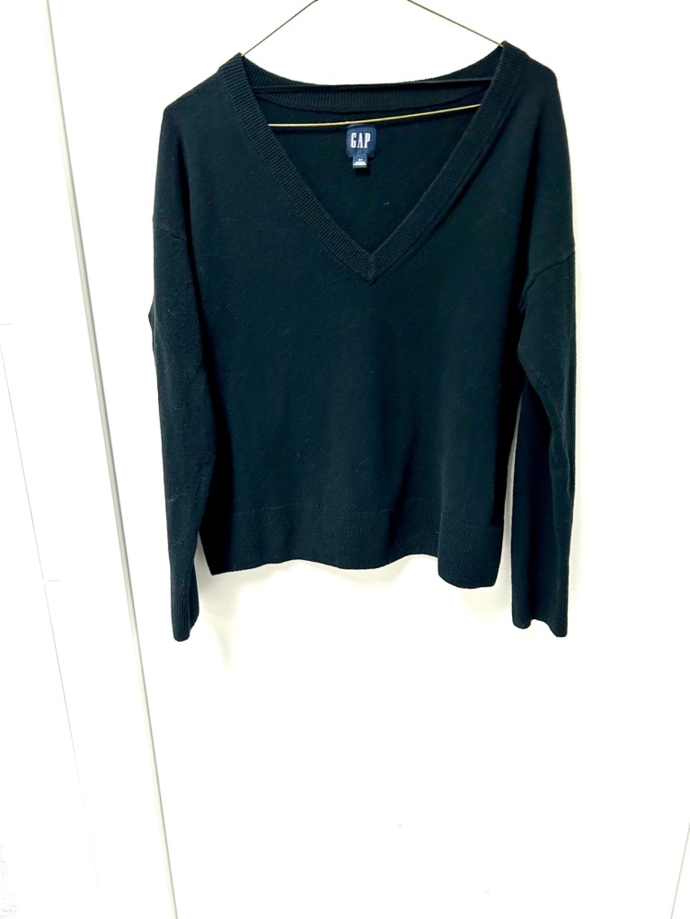 GAP Black V-Neck Pullover Sweater so soft size small